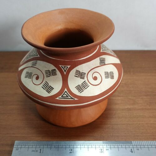 Quibor Lara Coop In Venezuela. Clay Pottery Vase Unmarked 4" Vguc
