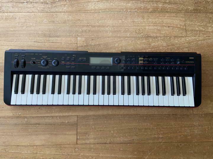 Korg Kross 61- Key Keyboard Synthesizer Workstation Good Condition